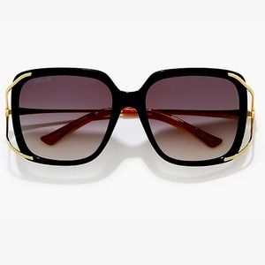 Pre-Owned Gucci Sunglasses with prescription lenses
GUCCI
GG0647S